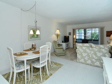 Crescent Beach 75 Yards Away From this Great Condo